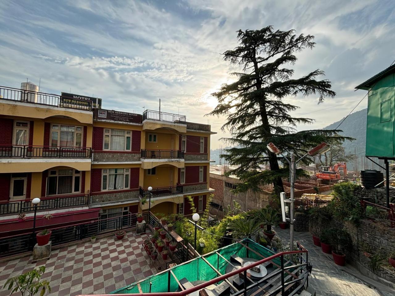 Hotel New Serkong House Dharamshala Exterior foto